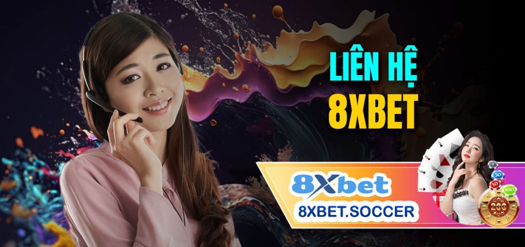 Hình ảnh của một người đang sử dụng điện thoại thông minh với trang web 8xbet hiển thị trên màn hình.